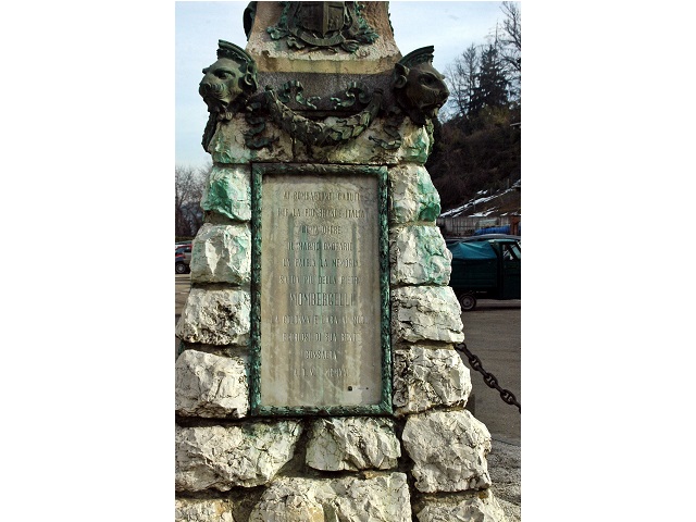 Monumento_ai_Caduti_-_Mombercelli_2